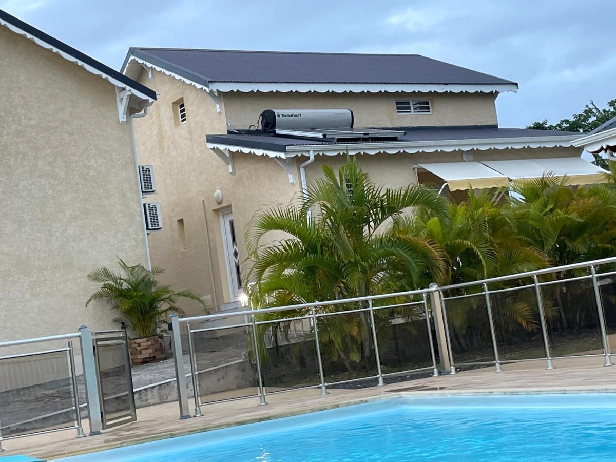 Les Villas Sarah Le Moule Kültér fotó